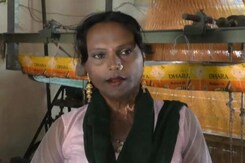 वाराणसी में किन्नर गुड़िया के हौसले को सलाम वाराणसी में किन्नर गुड़िया के हौसले को सलाम