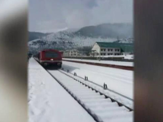 Kashmir Train Ploughing Through Snow Is A Feast For The Eyes
