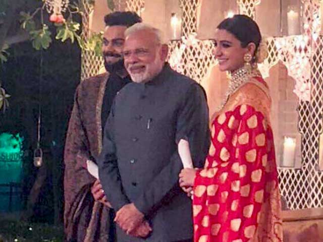 विराट और अनुष्का की शादी का शानदार रिसेप्शन, पीएम मोदी सहित कई हस्तियों ने लिया हिस्सा