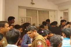 दिल्ली का 'राम रहीम', हाईकोर्ट ने आश्रमों की लिस्ट मांगी दिल्ली का 'राम रहीम', हाईकोर्ट ने आश्रमों की लिस्ट मांगी