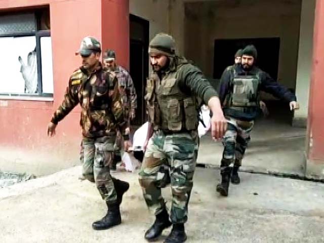 पाक गोलीबारी में शहीद हुए जवानों को श्रद्धांजलि दी गई