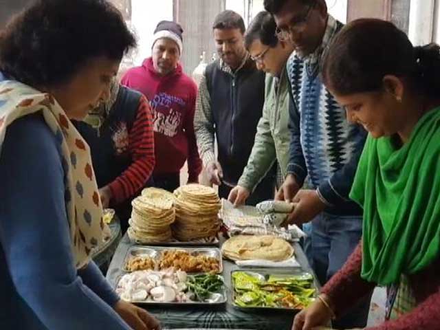 गोरखपुर में रोटी बैंक : गरीबों का पेट भरने की कोशिश