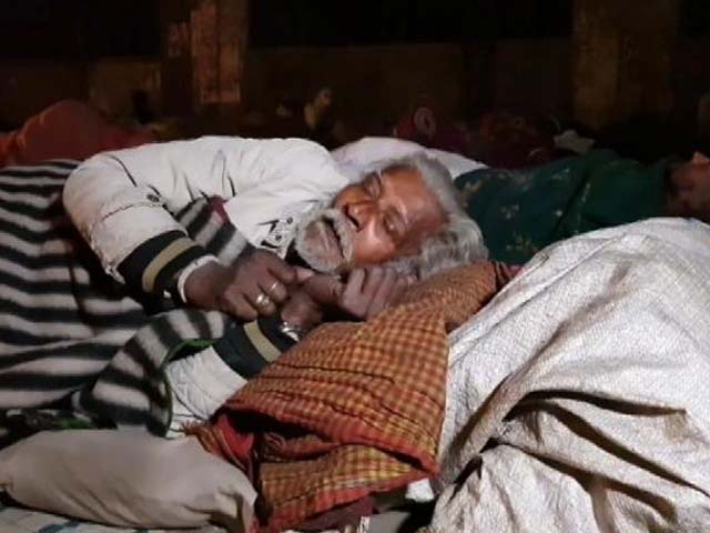 Videos : GROUND REPORT : कड़ाके की सर्दी में खुले में सोने को मजबूर