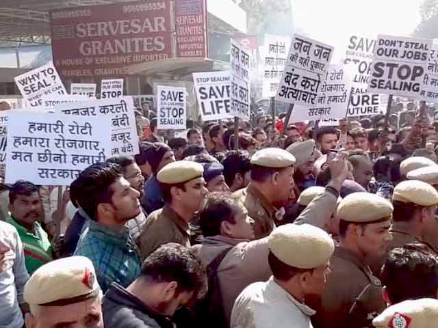 Videos : MoJo: दिल्ली में विरोध के बीच सीलिंग जारी