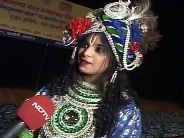 यूपी : 15 साल की मुस्लिम बच्ची आलिया खान ने गीता ज्ञान प्रतियोगिता में दूसरा स्थान हासिल किया