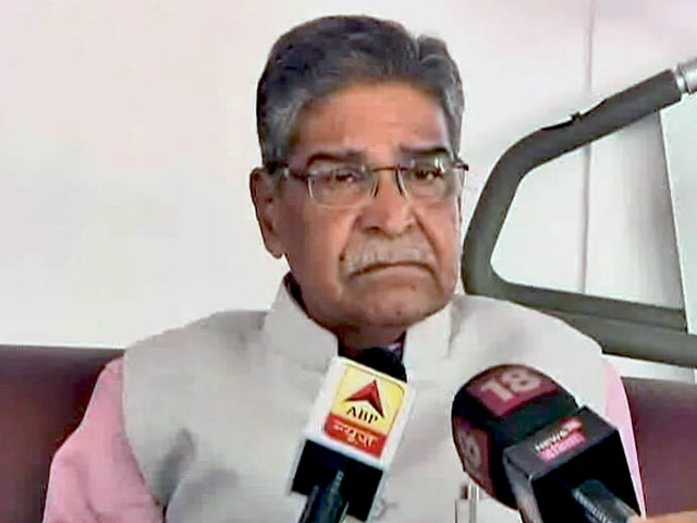 मंत्री गौरीशंकर शेजवार पर सरकारी पैसे पर रिश्तेदारों को घुमाने का आरोप