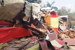 अवैध निर्माण पर BMC की कार्रवाई दूसरे दिन भी जारी अवैध निर्माण पर BMC की कार्रवाई दूसरे दिन भी जारी