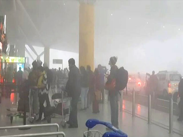 300 Flights Delayed In Delhi Due To Fog, Huge Backlog