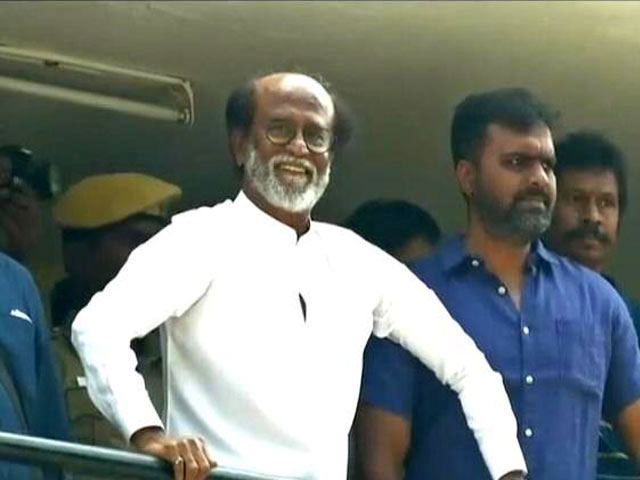 तीन साल के अंदर चुनावी वादे पूरे नहीं करने पर इस्तीफ़ा दे देंगे रजनीकांत