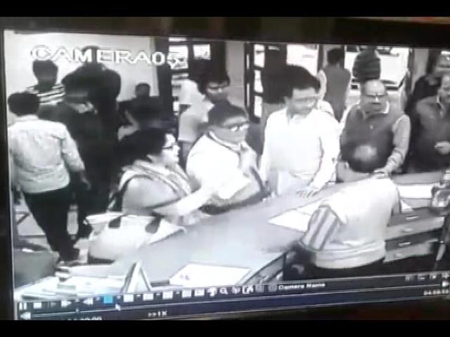 होटल में बिहार के मंत्री ने की मारपीट