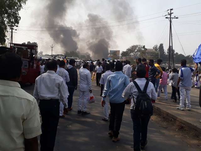 इंडिया 8 बजे : पुणे में भड़की हिंसा की आग मुंबई पहुंची