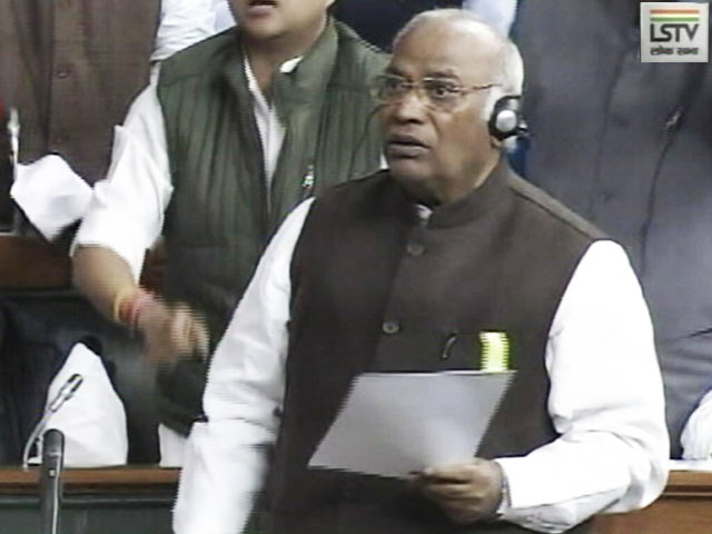 पुणे हिंसा की गूंज संसद तक