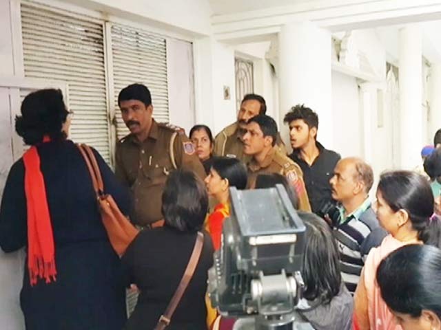 पेश नहीं हुआ वीरेंद्र दीक्षित, हाईकोर्ट ने दिल्‍ली पुलिस को लगाई फटकार