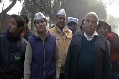 'बाहरियों' को टिकट देने पर 'आप' के अंदर विरोध 'बाहरियों' को टिकट देने पर 'आप' के अंदर विरोध