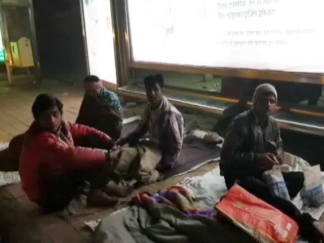 Video : दिल्ली में कड़ाके की ठंड, खुले आसमान के नीचे लोग सोने को हैं मजबूर