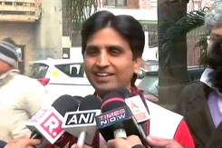 Kumar Vishwas Tried To Pull Down Government: AAP Takes Its Attack Public Kumar Vishwas Tried To Pull Down Government: AAP Takes Its Attack Public