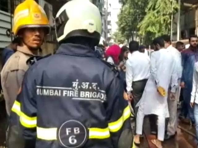 Videos : मुंबई के जिया बिल्डिंग में आग, किसी के हताहत होने की खबर नहीं