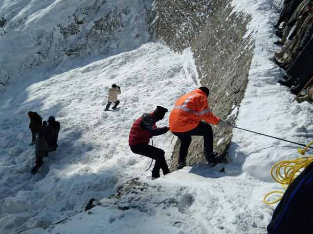 Government Staff Killed By Avalanche While Restoring Water Supply In J&K