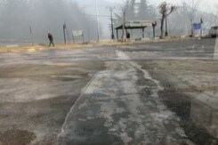 श्रीनगर में कड़ाके की ठंड, तापमान माइनस 6.1 दर्ज श्रीनगर में कड़ाके की ठंड, तापमान माइनस 6.1 दर्ज