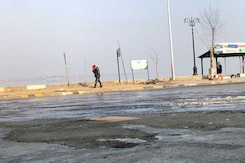 At Minus 6 Degrees, Coldest Night In Srinagar, Dal Lake Partially Frozen At Minus 6 Degrees, Coldest Night In Srinagar, Dal Lake Partially Frozen