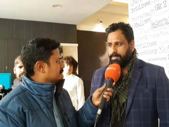 खान मार्केट में सीलिंग की कार्रवाई शुरू