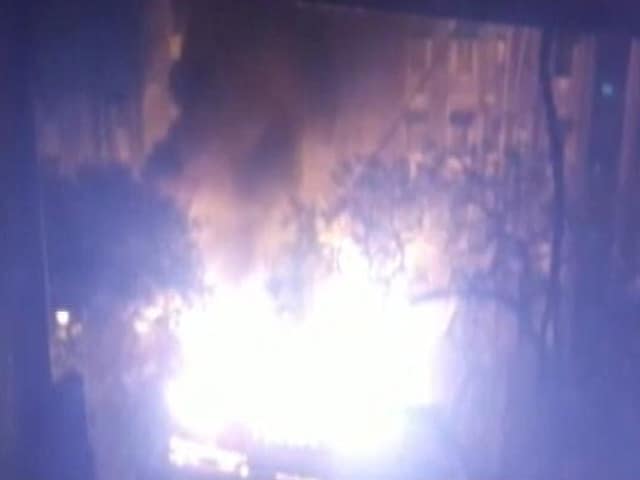 Videos : TopNews@8AM: मुंबई की रे रोड में लगी आग से 7 दुकानें खाक