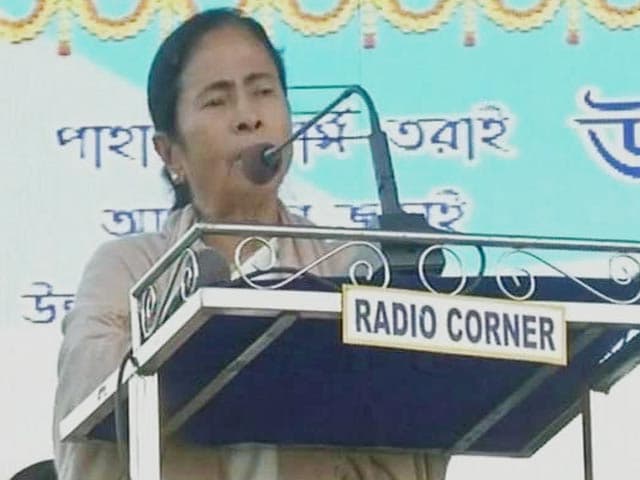 Video : BJP Attacks Mamata Banerjee Over Trinamool Congress's '<i>Purohit Sammelan</i>'