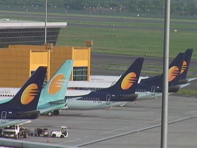 महंगी पड़ी फ़्लाइट में लड़ाई, जेट के दोनों पायलटों की नौकरी गई