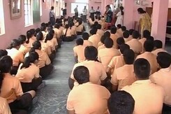 MoJo: केंद्रीय विद्यालयों में हिंदी में प्रार्थना क्या हिंदू धर्म का प्रचार है? MoJo: केंद्रीय विद्यालयों में हिंदी में प्रार्थना क्या हिंदू धर्म का प्रचार है?