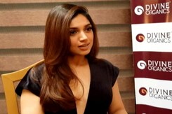 'Priyanka Chopra Is My Idol,' Says Bhumi Pednekar 'Priyanka Chopra Is My Idol,' Says Bhumi Pednekar