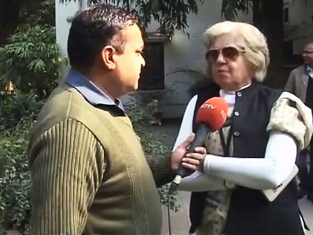 Videos : पांचों जज के बीच बातचीत होनी चाहिए: इंदिरा जयसिंह