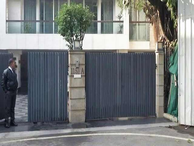 चिदंबरम के बेटे के ठिकानों पर पड़े छापे