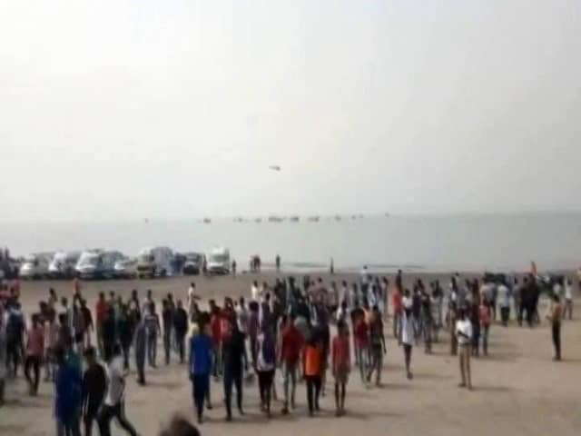 Video : Boat With 40 School Children Capsizes In Maharashtra's Dahanu