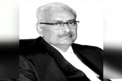 TopNews@8.30AM: जस्टिस अरुण मिश्रा की बेंच का आदेश, जज लोया केस में उचित बेंच करे सुनवाई TopNews@8.30AM: जस्टिस अरुण मिश्रा की बेंच का आदेश, जज लोया केस में उचित बेंच करे सुनवाई