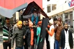 '<i>Padmaavat</i> Shouldn't Run': Karni Sena Vandalises Theatre, Defies Court '<i>Padmaavat</i> Shouldn't Run': Karni Sena Vandalises Theatre, Defies Court