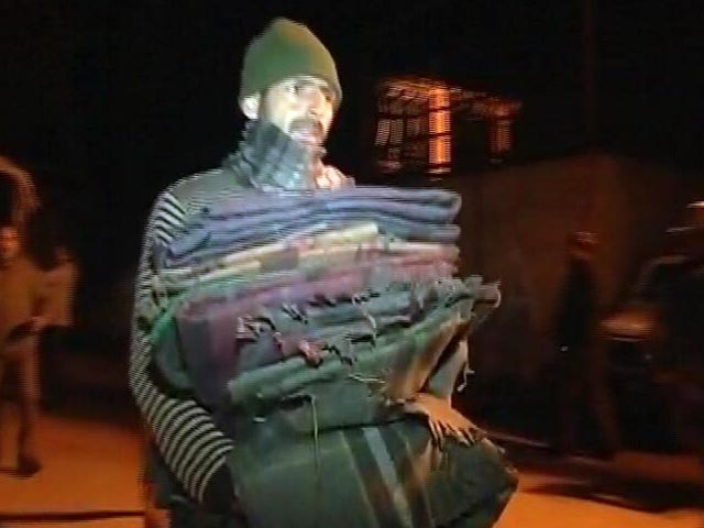 Videos : जम्मू-कश्मीर : पुलिस की मदद से उदय फाउंडेशन ने बांटे कंबल