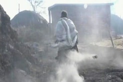 जम्मू-कश्मीर :  पाकिस्तान की ओर से गोलाबारी में एक नागरिक की मौत जम्मू-कश्मीर :  पाकिस्तान की ओर से गोलाबारी में एक नागरिक की मौत