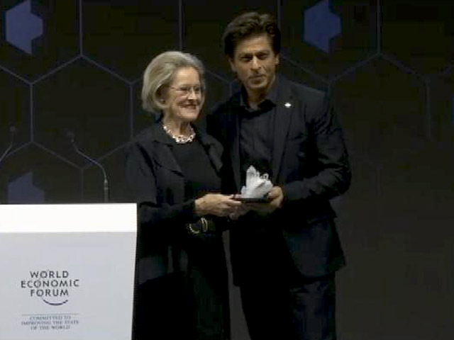 दावोस : शाहरुख खान को 24वें वार्षिक क्रिस्टल अवॉडर्स समारोह में मिला सम्मान