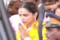 Deepika Padukone Visits Siddhivinayak Temple Before <i>Padmaavat</i>'s Release Deepika Padukone Visits Siddhivinayak Temple Before <i>Padmaavat</i>'s Release