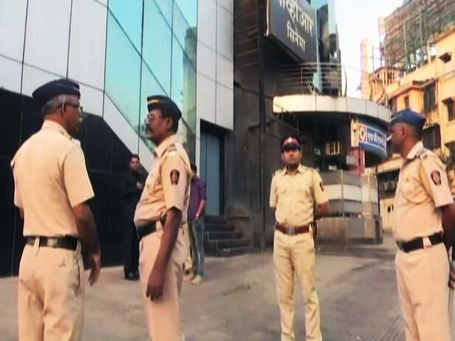 विवादों के बीच परदे पर 'पद्मावत'