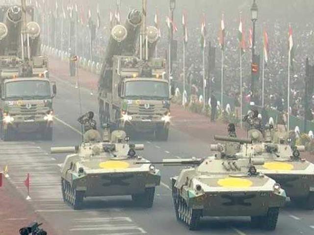 गणतंत्र दिवस के मौके पर टी-90 टैंक्स का प्रदर्शन