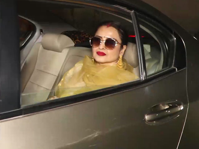 Shahid, Varun, Kriti, Rekha & Others At <i>Padmaavat</i> Screening