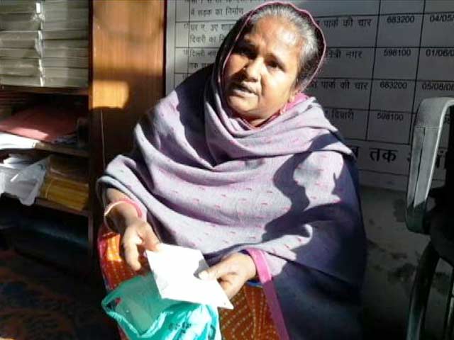 दिल्ली: ‘आधार’ की वजह से कई परिवारों को नहीं मिल रहा है राशन