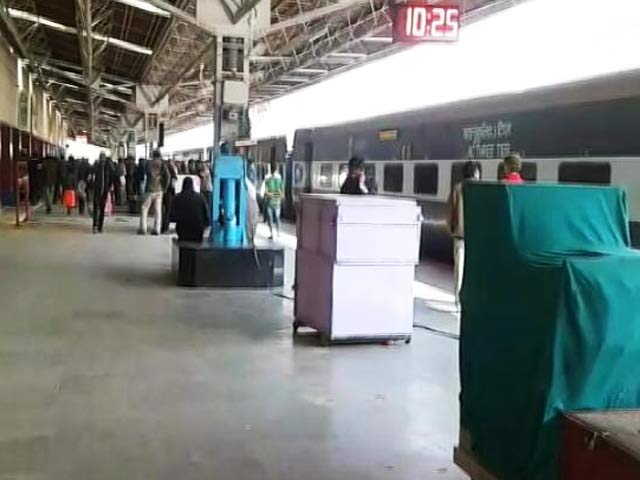 असम: फायरिंग में दो लोगों की मौत के बाद कर्फ्यू, 2000 से ज्यादा लोग फंसे