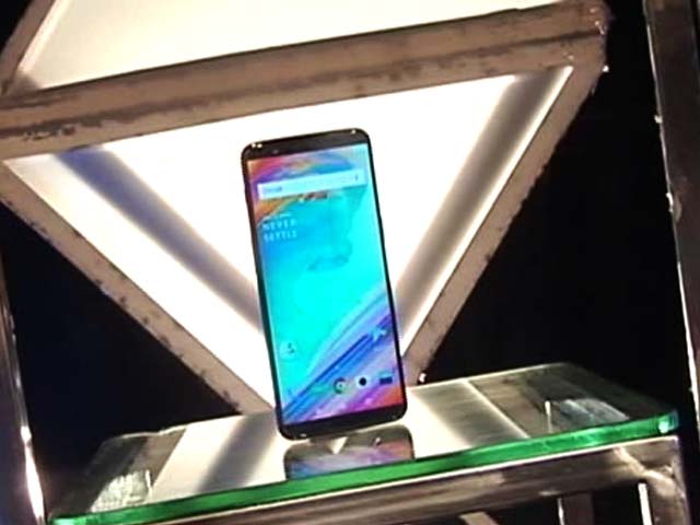 Unboxing the OnePlus 5T Lava Red Variant