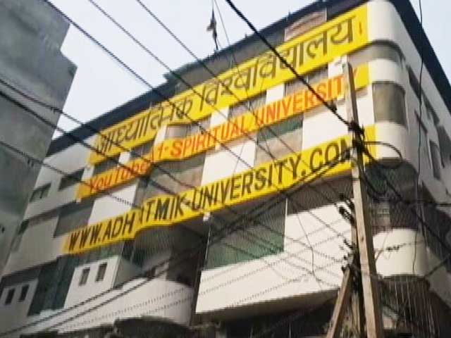 यौन शोषण के आरोपी वीरेंद्र देव दीक्षित के आश्रम पहुंची एमसीडी की टीम