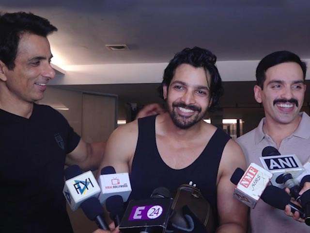 Video : Actors Of JP Dutta's <i>Paltan</i> Party Before Leaving For Chandigarh