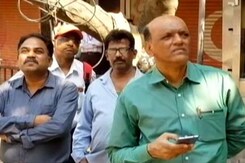 शेयर बाज़ार भी टैक्स की ज़द में, 1 लाख से ऊपर की कमाई पर टैक्स शेयर बाज़ार भी टैक्स की ज़द में, 1 लाख से ऊपर की कमाई पर टैक्स