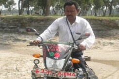 Meet Bike-Ambulance Dada, Karimul Haque, Who Has Saved Over 4000 Lives Meet Bike-Ambulance Dada, Karimul Haque, Who Has Saved Over 4000 Lives