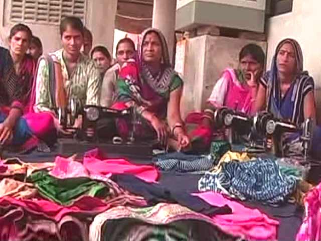 Rural Women Entrepreneurs Collaborate With Professional Fashion Designers
